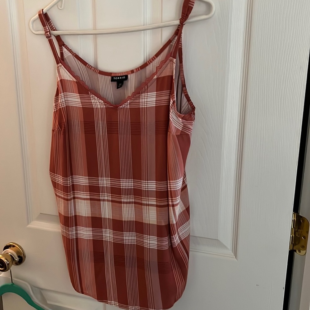 Tops - Picture 3 of 6